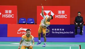 Ganda putra Indonesia Sabar Karyaman Gutama/Moh Reza Pahlevi Isfahani mengalahkan senior sekaligus idola mereka Mohammad Ahsan/Hendra Setiawan pada babak 32 besar Hong Kong Open&nbsp; Hong Kong Coliseum, Selasa (10/9/2024). (foto: PP PBSI)