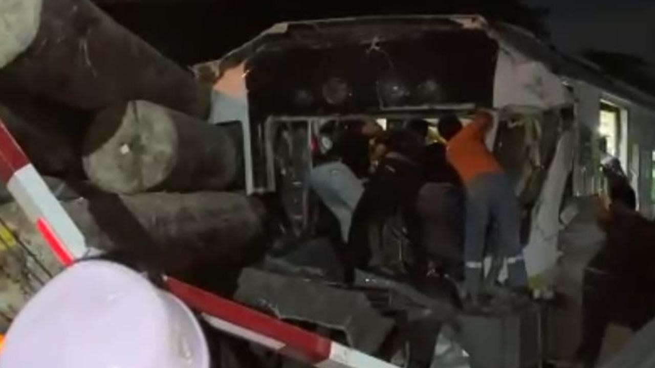 KA Ditabrak truk