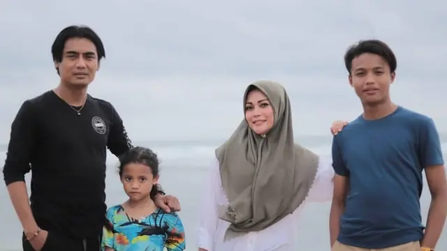 6 Momen Kebersamaan Charly van Houten Bersama Putri Kecilnya yang Semakin Besar