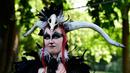 Seorang wanita berdandan serta mengenakan tanduk di kepalanya saat mengikuti Victorian Picnic selama festival Wave Gotik Treffen (WGT) di Leipzig, Jerman (6/2). (AFP Photo/Tobias Schwarz)