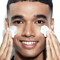 Perawatan wajah dengan skincare khusus pria