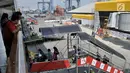 Pemudik menaiki KM Dobonsolo tujuan Tanjung Emas Semarang di Terminal Nusantarapura, Pelabuhan Tanjung Priok, Jakarta, Kamis (30/5). Jumlah pemudik yang menggunakan kapal laut dari Pelabuhan ini diprediksi akan bertambah hingga hari puncak 1 Juni 2019. (merdeka.com/Iqbal S. Nugroho)