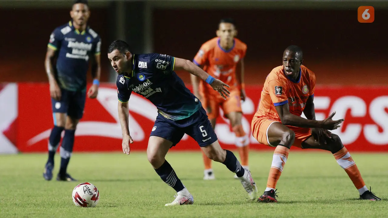 FOTO: Unggul 1-0 atas Persiraja di Babak Pertama, Persib Incar Juara Grup D - Farshad Noor; Ousmane Fane
