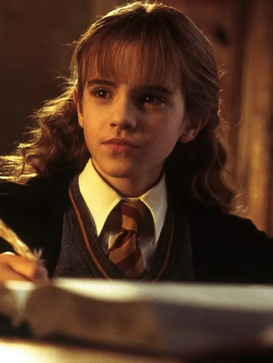 Karena kesibukan syuting sebuah film, Emma pernah menunda untuk melanjutkan pendidikannya ke perguruan tinggi. Namun, di tahun 2009 Emma melanjutkan kuliah di Universitas Brown dan lulus di tahun 2014. (Instagram/harrypotterfilm)