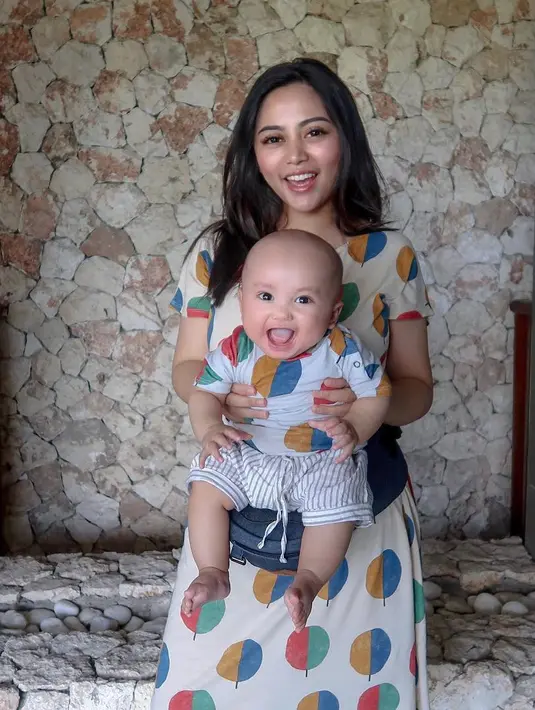 (Instagram/rachelvennya)