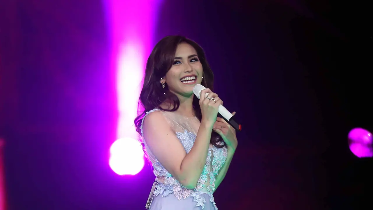 [Bintang] Ayu Ting Ting