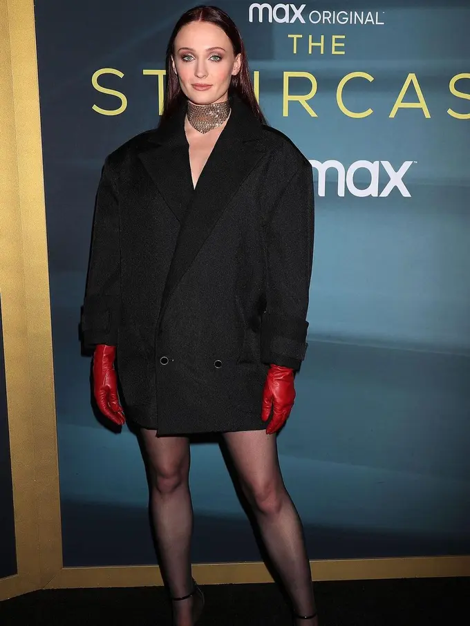 Sophie Turner Gaya Maternity