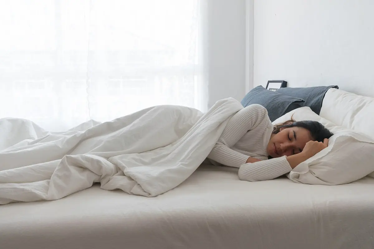 perempuan tidur