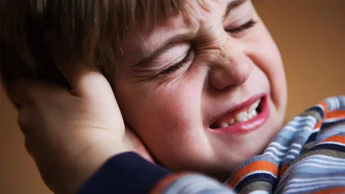 [Bintang] Jangan Asal Korek Kuping Kalau nggak Mau Bernasib Kayak Pria Ini!