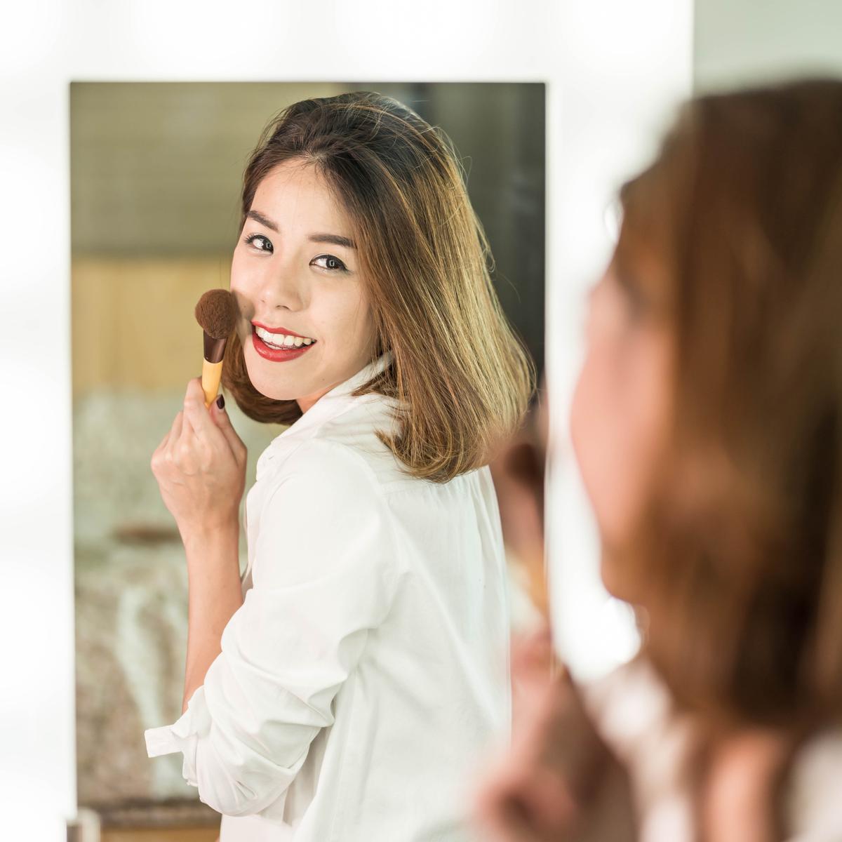 perempuan makeup