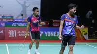 Rahmat Hidayat/Pramudya Kusumawardana menyegel satu tiket ke final Indonesia International Challenge 2022. Ganda putra Indonesia ini mengalahkan&nbsp;wakil Chinese Taipei Chen Cheng Kuang/Chen Sheng Fa 21-16 dan 21-16 dalam laga semifinal di Platinum Arena, Malang, Jawa Timur, Sabtu (15/10). (foto: PBSI)