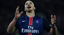 5. Zlatan Ibrahimovic, sudah pengalaman di semua liga top Eropa kecuali Inggris. Memasuki usia senja bukan tidak mungkin dirinya ingin mencicipi Liga Premier, hal ini membuat MU menyiapkan 24 juta pounsterling untuk mendatangkannya. (AFP/Franck Fife)