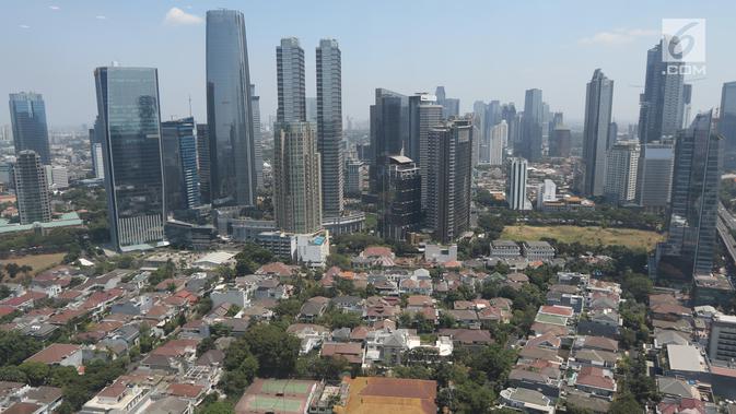 Suasana perkampungan padat penduduk di kawasan Jakarta, Kamis (30/8/2019). Kementerian Agraria dan Tata Ruang/Badan Pertanahan Nasional (ATR/BPN) menyebut 49 persen wilayah di DKI Jakarta masih tergolong kumuh. Ada 118 dari 267 kelurahan yang tergolong kumuh. (Liputan6.com/Angga Yuniar)
