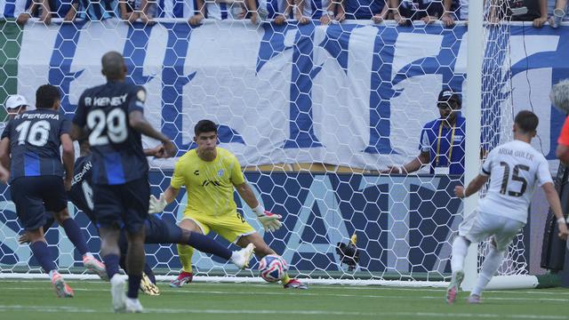 Momen saat Arda Guler mencetak gol bagi Real Madrid ke gawang Pachuca di Piala Dunia Antarklub 2025, Senin (23/06/2025). (AP Photo/Chris Carlson)