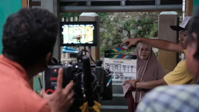 Dewi Yull sebagai Fatimah dalam film Hidayah. (Foto: Dok. MD Pictures)