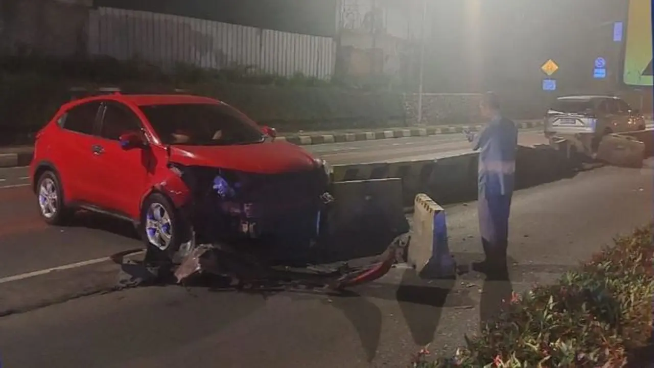 Kecelakaan lalu lintas terjadi di Jalan Gatot Subroto arah Semanggi Jakarta Selatan, pada Kamis (27/2/2025) pagi.