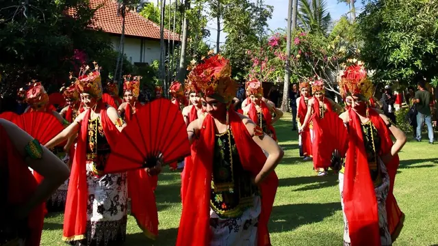 Tari Gandrung Banyuwangi Ramaikan Kongres PDIP di Bali