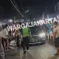 Viral di media sosial, satu unit mobil mewah BMW yang diamuk warga di kawasan Cengkareng, Jakarta Barat. (Tangkapan layar)