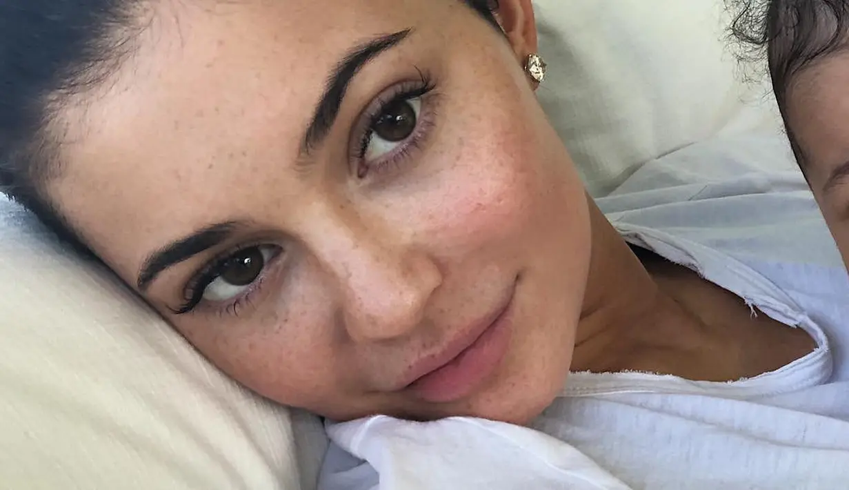Namun kemarin Kylie Jenner membuat penggemar patah hati karena memotong foto Stormi dalam unggahan terbarunya. (instagram/kyliejenner)