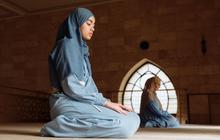 Cara Mengingatkan Imam yang Lupa bagi Makmum Perempuan, Wajib Dipahami