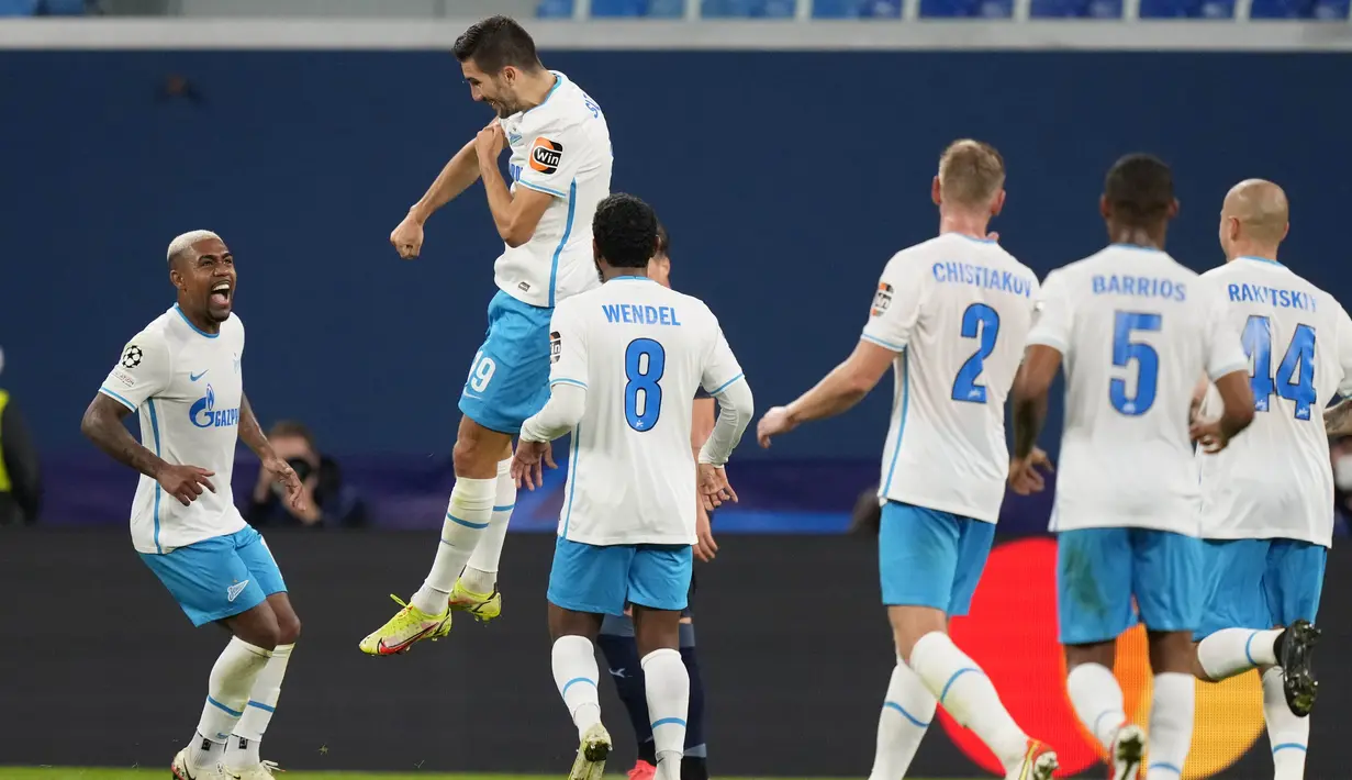 Gol pertama dicetak oleh Claudinho, Daler Kuzyayev, Alex Sutormin dan Wendel. (AP/Dmitry Lovetsky)