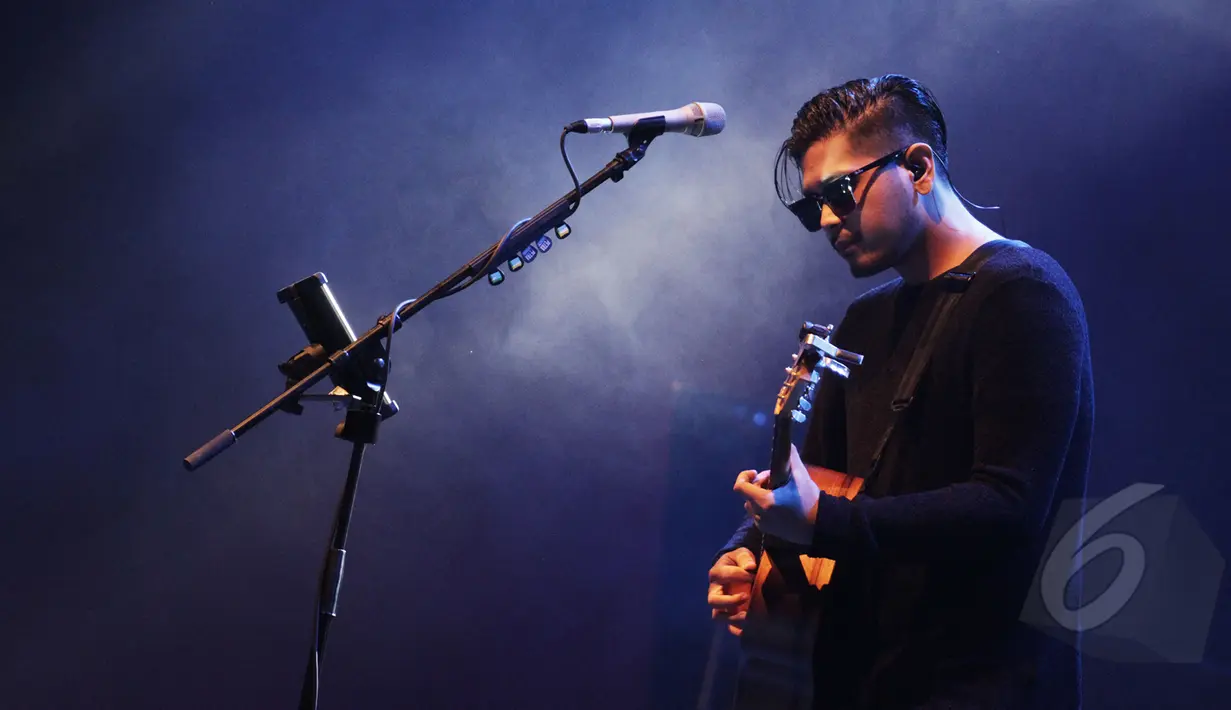 Penyanyi muda, Petra Sihombing memberikan penampilan spesialnya di panggung Java Jazz Festival 2015, JIExpo Kemayoran, Jakarta, Minggu (8/3/2015). (Liputan6.com/Faizal Fanani)