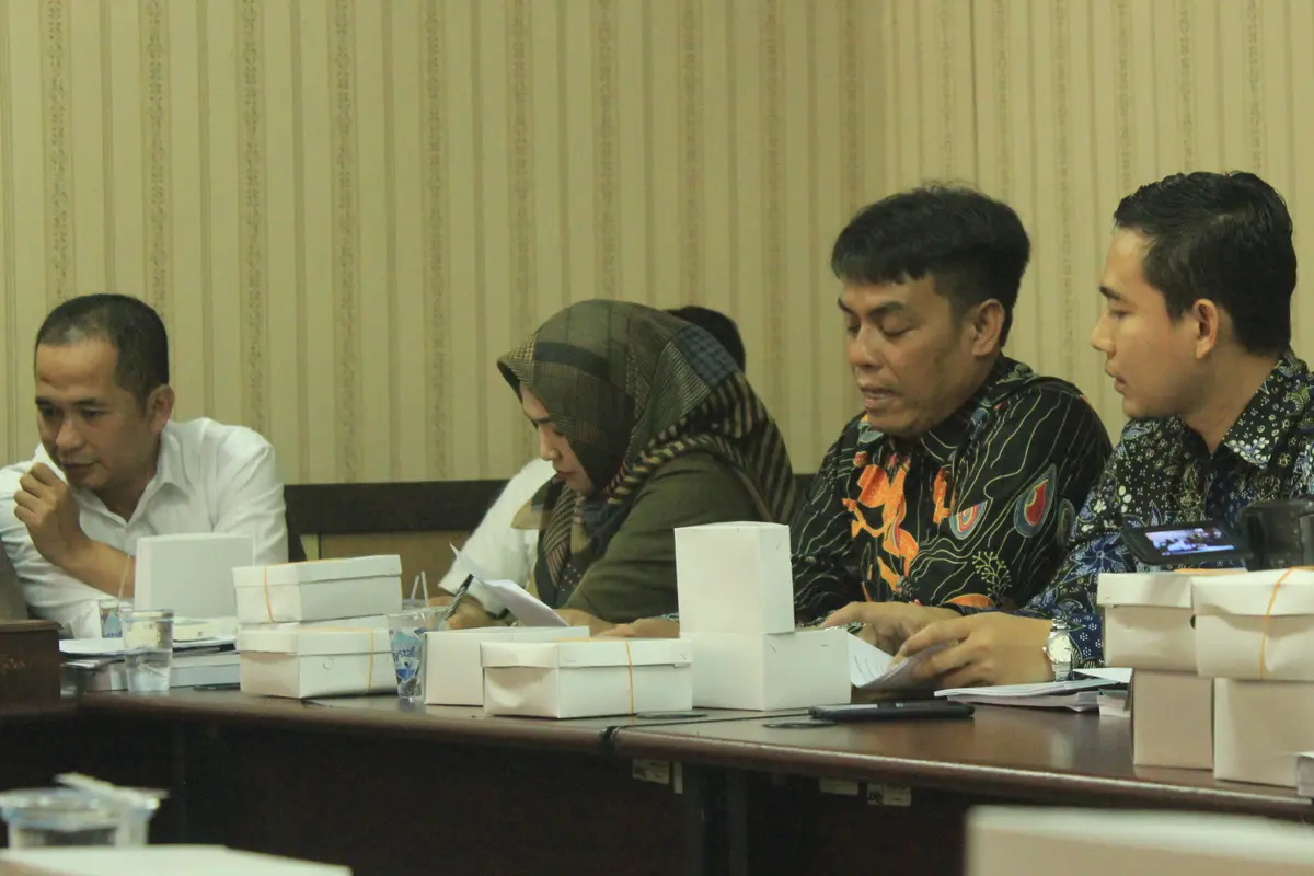 Suasana saat audiensi antara Bawaslu Blora, eksekutif, DPRD Blora dan elemen masyarakat spil berlangsung (Foto: Liputan6.com/ Ahmad Adirin)