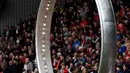 5.	Lampu sebagai representasi para korban berkedip saat peringatan 26 tahun Tragedi Hillsborough di Stadion Anfield, Liverpool, Inggris.