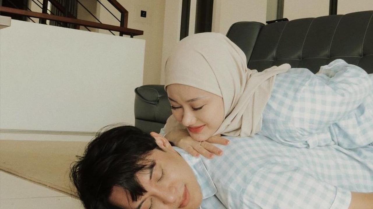 "Pelihara kesabaran, intropeksi diri, perbanyak kasih sayang, saling mendoakan dan pengertian adalah yang kita pakai sebagai lem untuk rekatkan yang retak," lanjutnya.