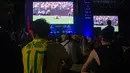 Meski unggul jumlah pemain sejak menit ke-74, Brasil tetap tidak mampu mendobrak pertahanan Uruguay. (TERCIO TEIXEIRA/AFP)