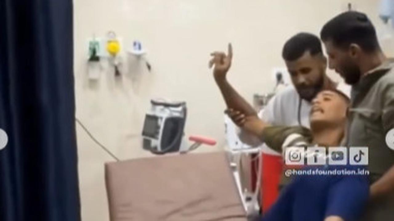 Peluru Israel Menancap di Lehernya, Anak Palestina di Gaza ini Ngotot Mau Salat Magrib saat Dibawa ke RS