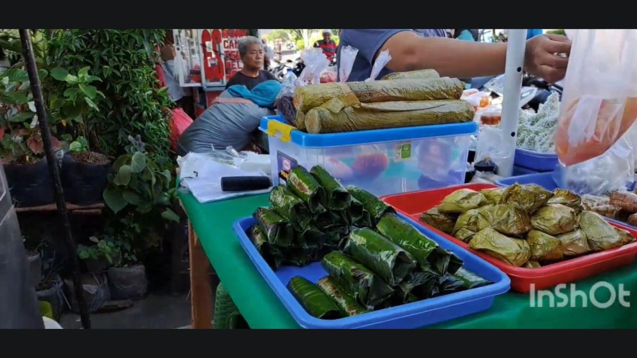 Jajakan Aneka Kue Basah