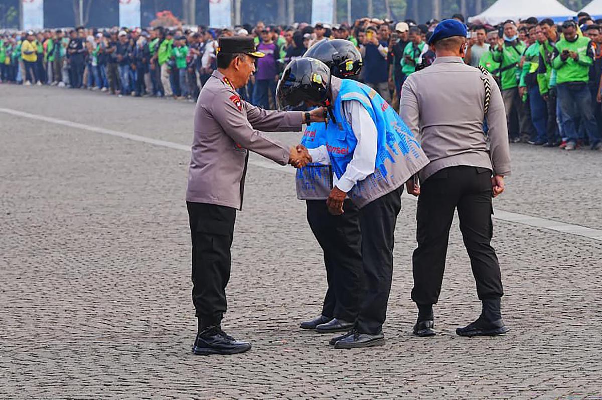 FOTO: Polri Bersinergi dengan Ojol, Apel Kamtibmas Digelar di Monas