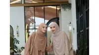 6 Tips Padu Padan Gamis Terbaru untuk Hangout, Tampil Lebih Fresh dan Stylish!