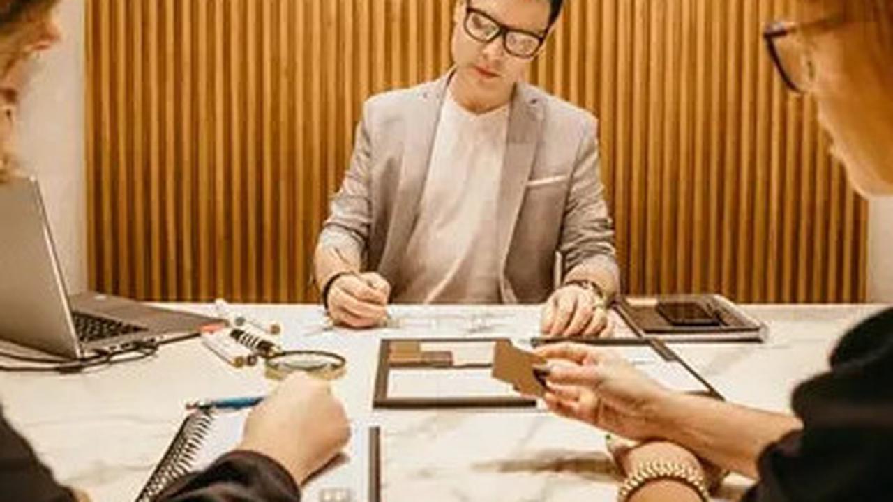 4 Zodiak yang Tak Suka Bekerja di Kantor, Kamu Salah Satunya?
