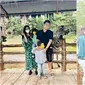 Momen seru Rachel Vennya dan Okin ajak Xabiru dan Chava liburan di taman safari. (Sumber: Instagram/rachelvennya)