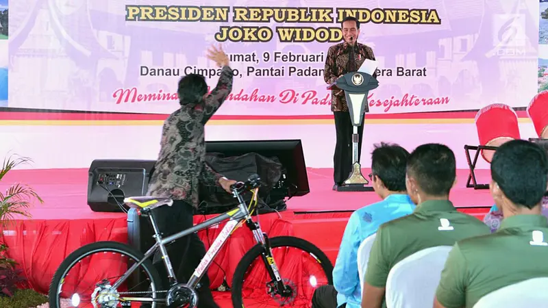 Jokowi Canangkan Revitalisasi 1.000 Rumah Gadang di Solok Selatan