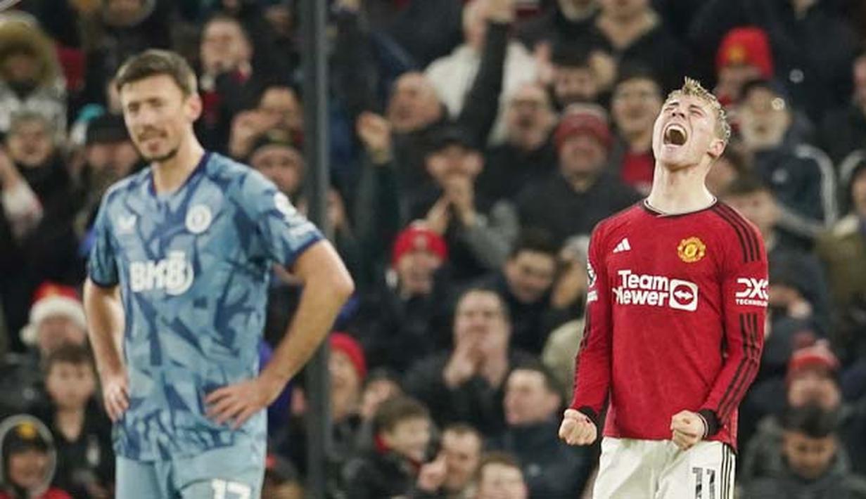 Pemain Manchester United, Rasmus Hojlund, melakukan selebrasi setelah mencetak gol ke gawang Aston Villa pada pekan ke-19 Premier League 2023/2024 di Stadion Old Trafford, Rabu (27/12/2023). (AP Photo/Dave Thompson)