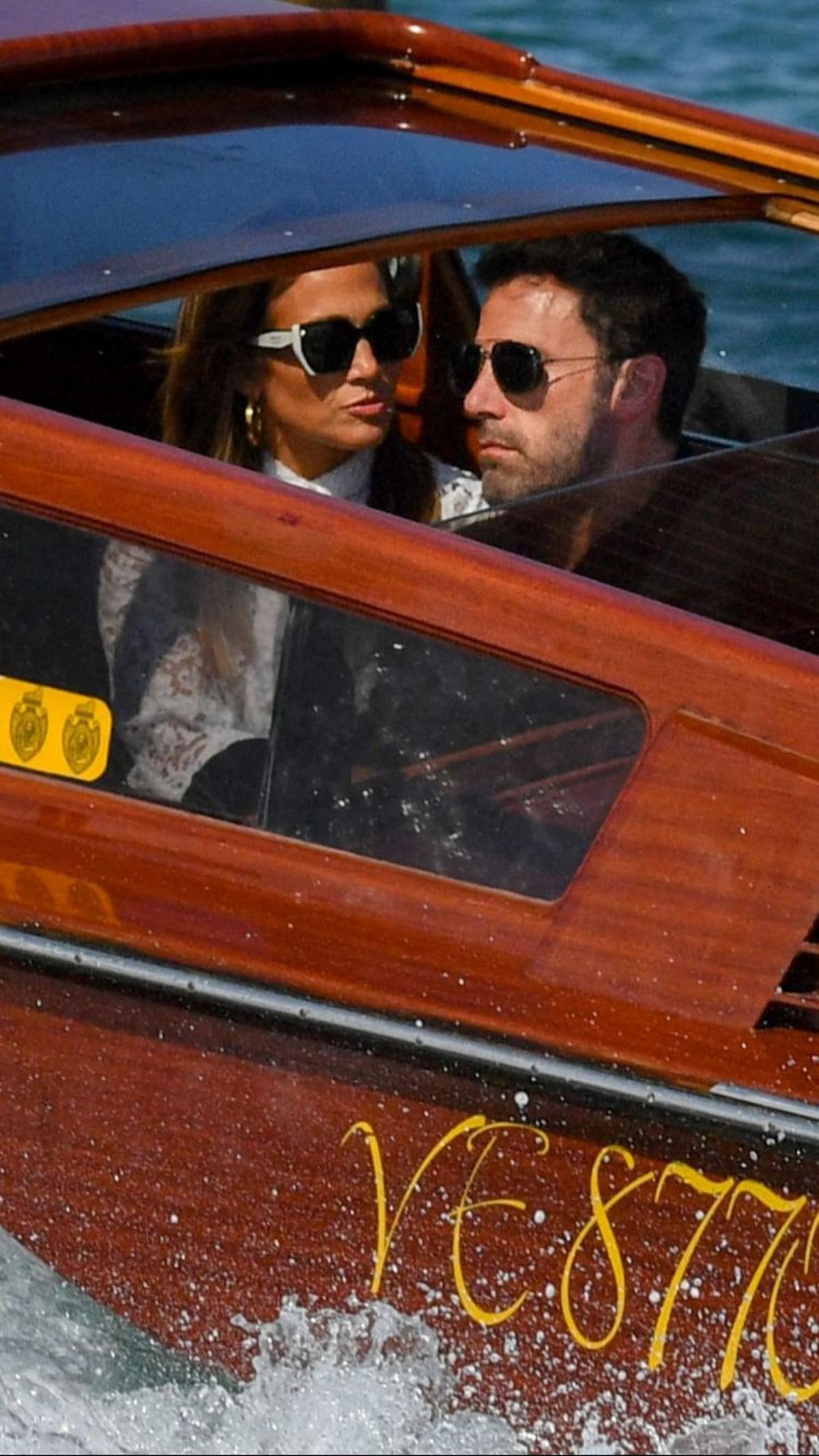 Namun pada 2021, mereka kembali menjalin hubungan tak lama setelah J-Lo putus dari Alex Rodriguez. Mereka pun memamerkan kedekatannya di social media pada tahun yang sama di bulan Juli. dan sempat tampil bersama di Festival Film Venesia 2021.&nbsp;Foto: A