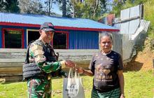 Satgas Yonif 511/DY Salurkan Bapok di Lanny Jaya, Pererat Ikatan dengan Warga Papua