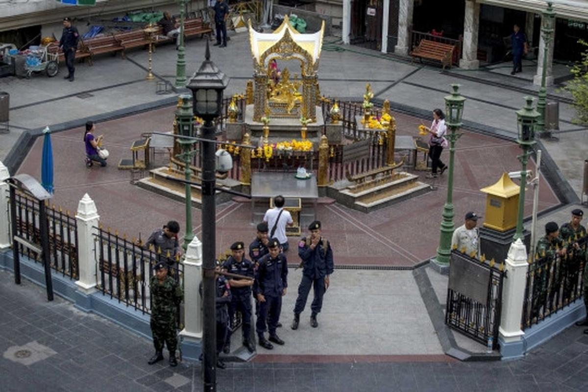 Ketatnya pengawalan tersangka bom Bangkok saat rekonstruksi