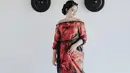 <p>Kahiyang ayu dikenal dengan gaya fashionnya yang selalu curi atensi. Kali ini dengan dress bernuansa dominasi merah, ia mengenakan gaun karya Arturro Bali. [Foto: Instagram/ Kahiyang Ayu]</p>