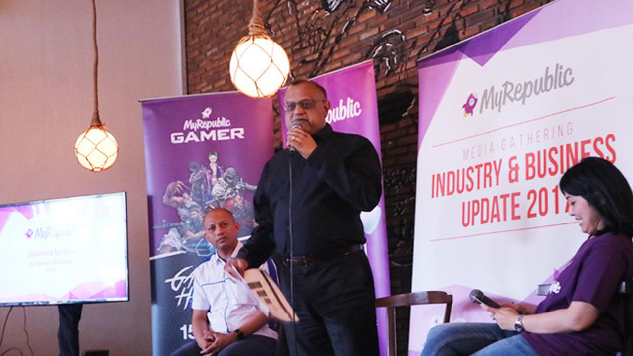 Malcolm Rodriguez disela acara Update Bisnis & Industry MyRepublic. Didampingi oleh Jamalul Izza sebagai Ketua Umum APJI dan Winnie Sularto sebagai GM Marketing & Communication MyRepublic