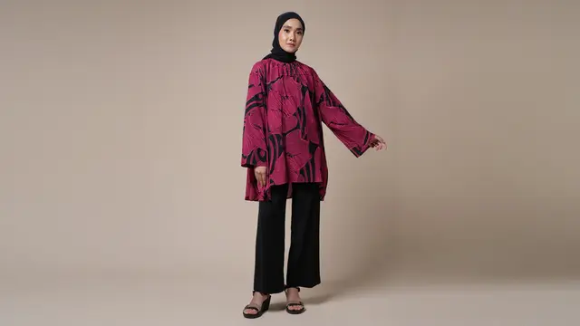Model Batik Tunik yang Stylish di 2025/Ilustrasi gambar oleh AI