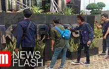 VIDEO: Mahasiswa Gelar Aksi Bersih-Bersih di Depan Gedung KPK