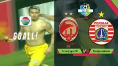 Esteban Vizcarra mencetak gol berkat tak sempurnanya bola yang dibuang Maman Abdurrahman saat Sriwijaya hadapi Persija Jakarta.