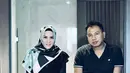 Vicky dan Angel Lelga resmi menikah pada 9 Februari 2018 silam. Vicky yang sering kali membuat kata-kata kontroversial, membuat Angel Lelga mengaku butuh kesabaran lebih. (Instagram/angellelga)
