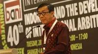 Menkumham, Yassona Laoly memberi sambutan saat seminar bertajuk "Indonesia and The Development of International Arbitration", Jakarta, Selasa (28/11). Seminar juga membahas persoalan dagang atau niaga oleh perusahaan global. (Liputan6.com/Angga Yuniar)