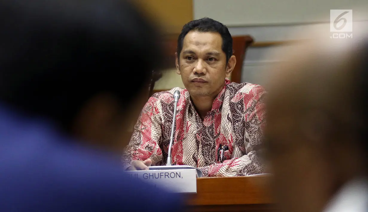 Capim KPK Nurul Ghufron menyampaikan pendapatnya saat mengikuti uji kelayakan dan kepatutan (fit and proper test) dengan Komisi III DPR di Kompleks Parlemen, Jakarta, Rabu (11/9/2019). Gufron mengaku setuju dengan adanya kewenangan KPK dalam mengeluarkan SP3. (Liputan6.com/JohanTallo)