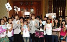 Tiba di Kamboja, U-KISS disambut antusias